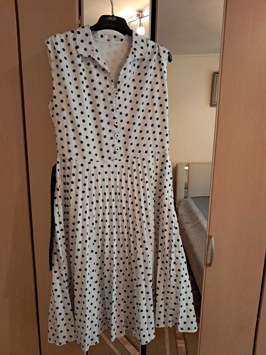 Rochie XXL alba cu buline negre