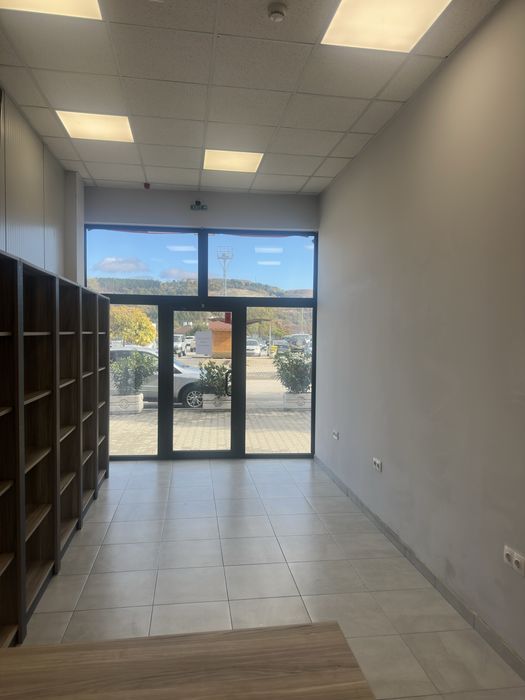 Дава се под наем Магазин в Костенец - 30 кв.м за 300 € - Снимка #3