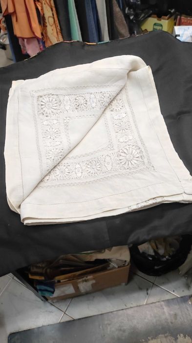 Покривка ленена с брюкселска дантела