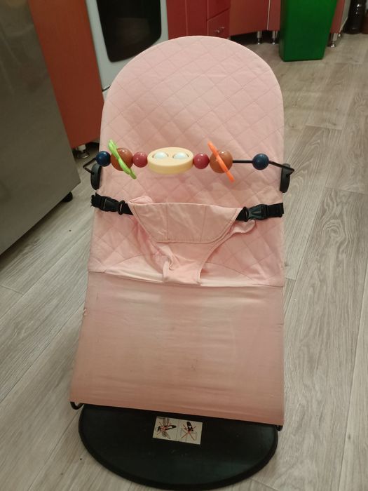 Продам шезлонг для младенца