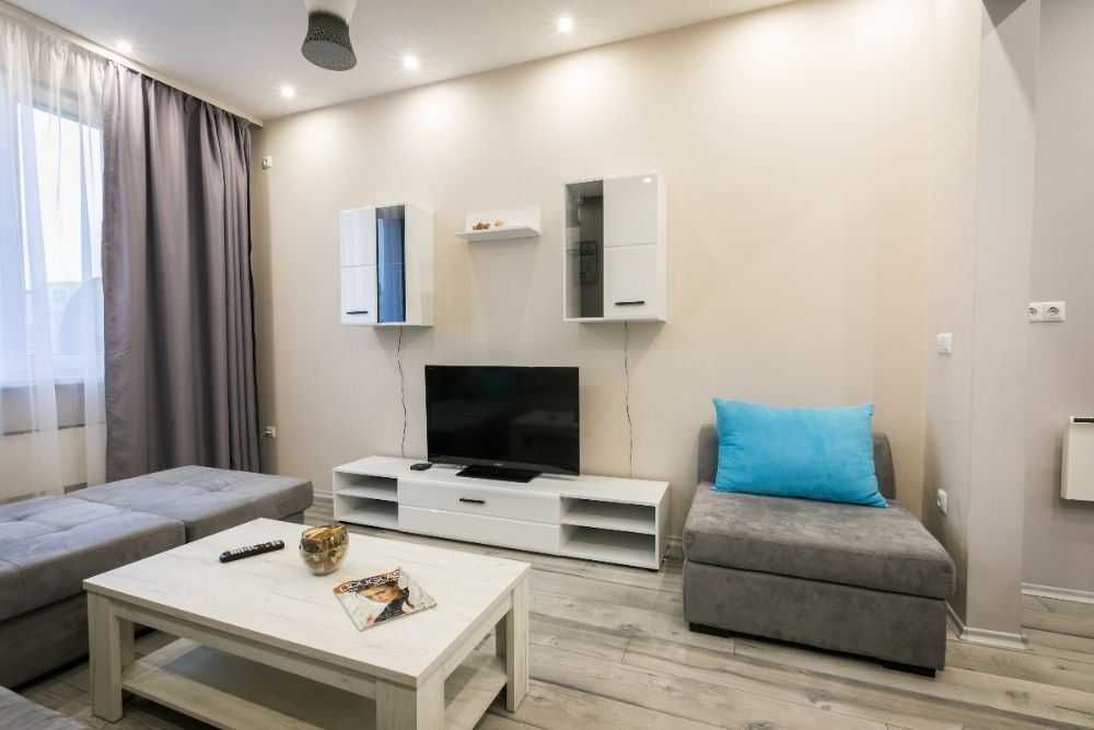 Продава се Тристаен апартамент в София, Център - 90 кв.м за 2445 €/кв.м - Снимка #1