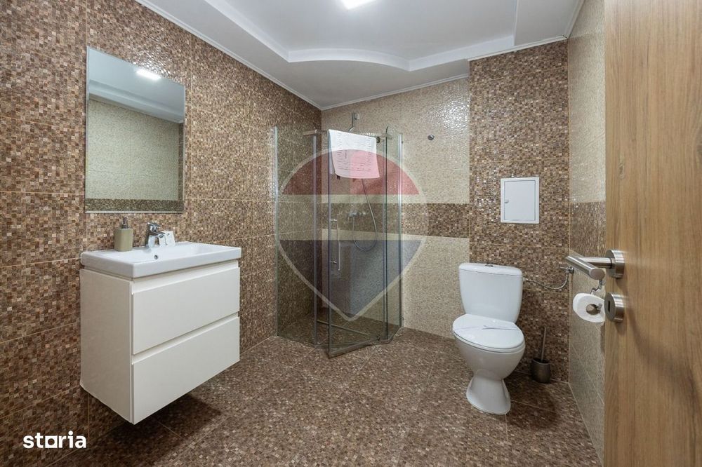 Pensiune cu restaurant și spații comerciale, central Râșnov
