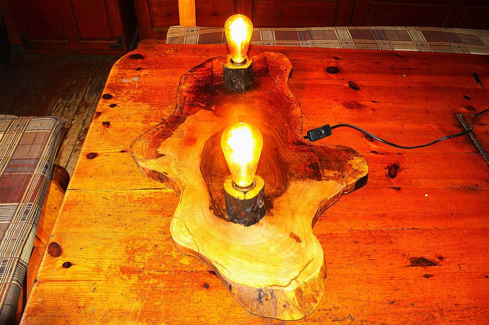 Страхотни дизайнерски лампи от орехово дърво
