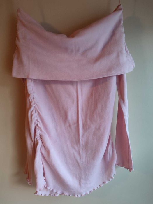 Розова блуза с голи рамене