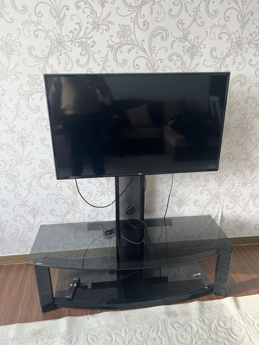 Телевизор с тумбой