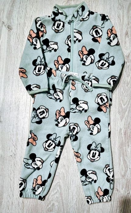 Vând trening Minnie Mouse