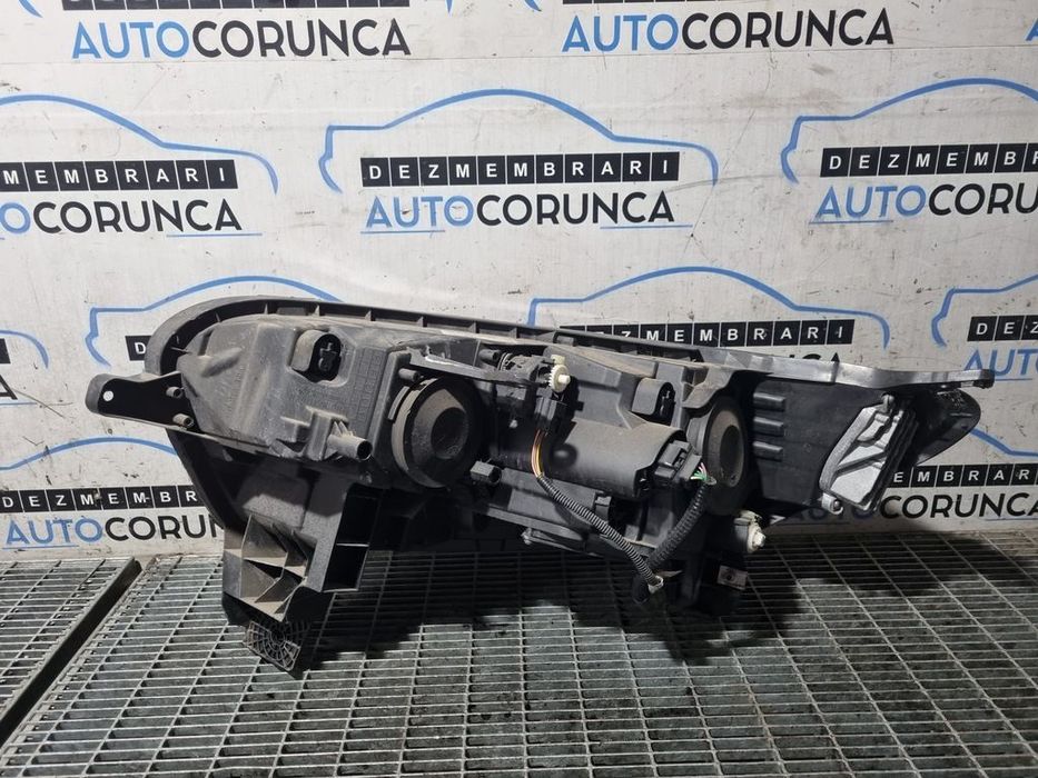 Far Dreapta Renault Kadjar 2015 - 2018 SUV 4 Usi (1317) Cu lupă 260107703R