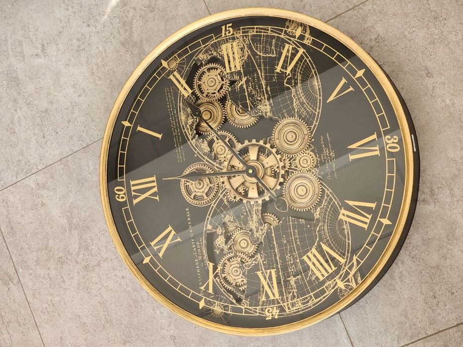 Часы швейцарских качественные настенные  скидки 50%