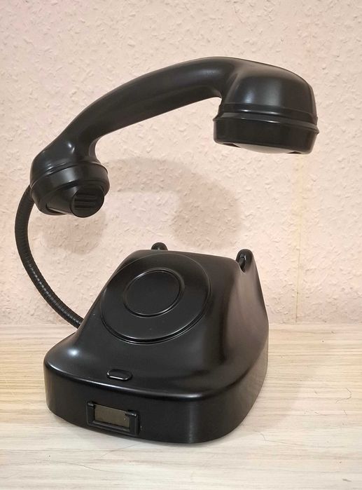 Дизайнерска Настолна Лампа от Стар Телефон