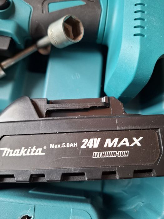 Мини моторен трион Макита