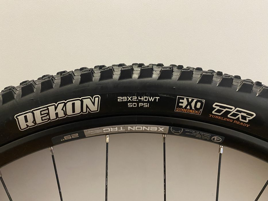 Продам покрышки MAXXIS REKON