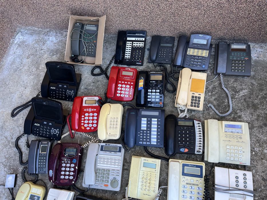 Telefoane vechi cu fir, unele NOS