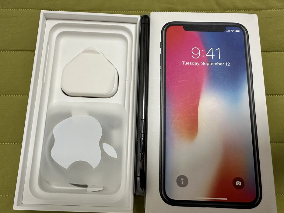 Продам IPhone X 64GB