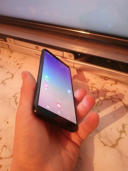 Продам сотовый телефон samsung