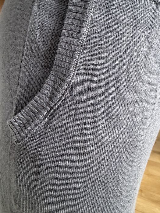 Трикотажные брюки с карманами