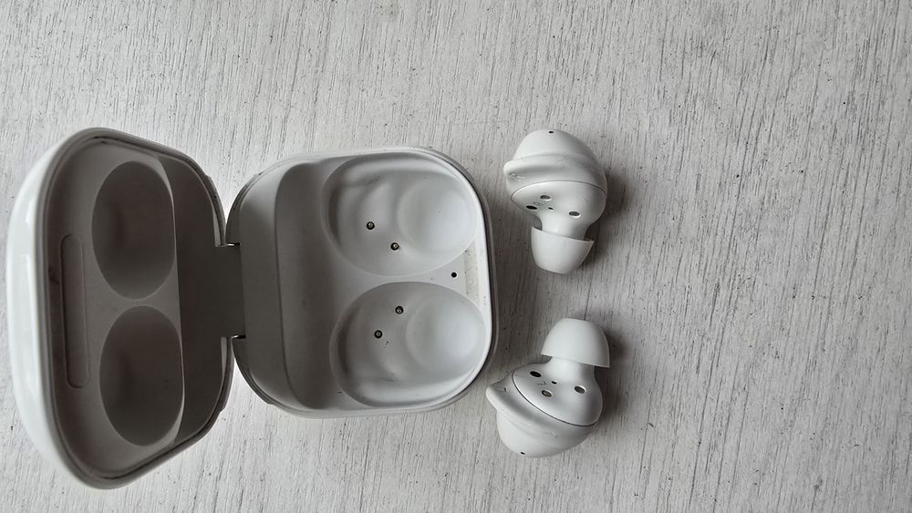 Galaxy buds FE 2023