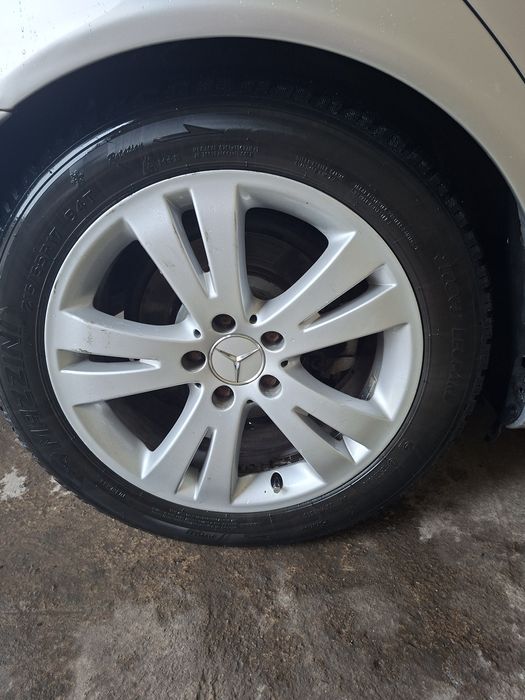 Комплекте диск от Мерседес.