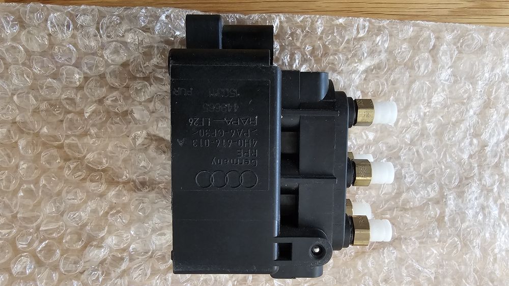 Bloc valve suspensie pneumatica Audi A6 C7, 4H0616013A