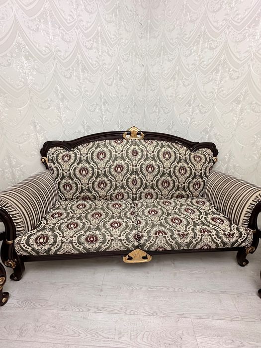 Мягкий уголок ( диван и два кресла)