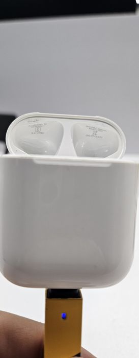 Футляр (кейс) для беспроводных наушников Apple AirPods