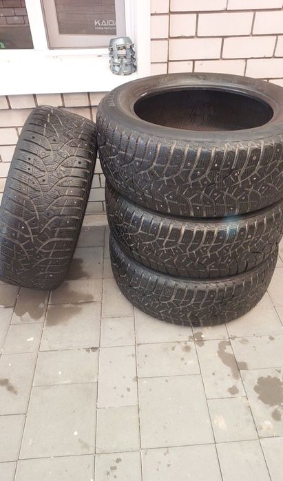 Продам комплект покрышек