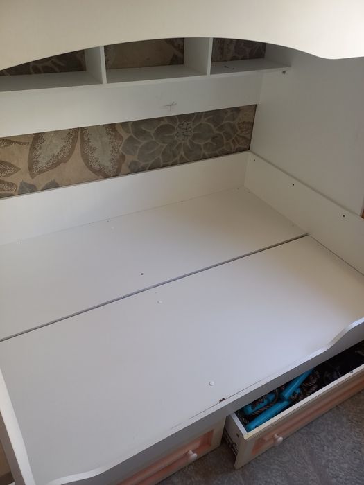 Двухярусная кровать