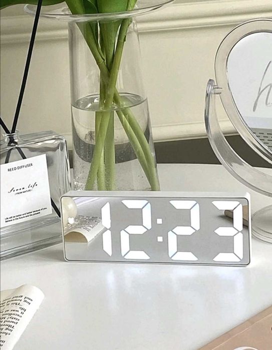 Дигитален LED настолен часовник с аларма и термометър