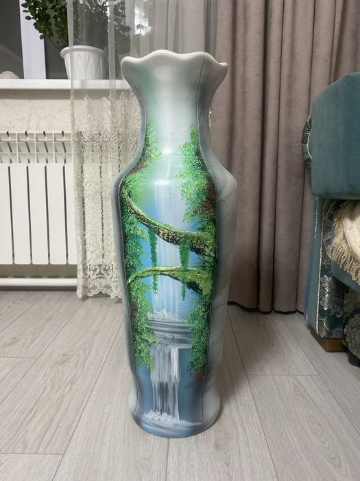 Продам напольную вазу