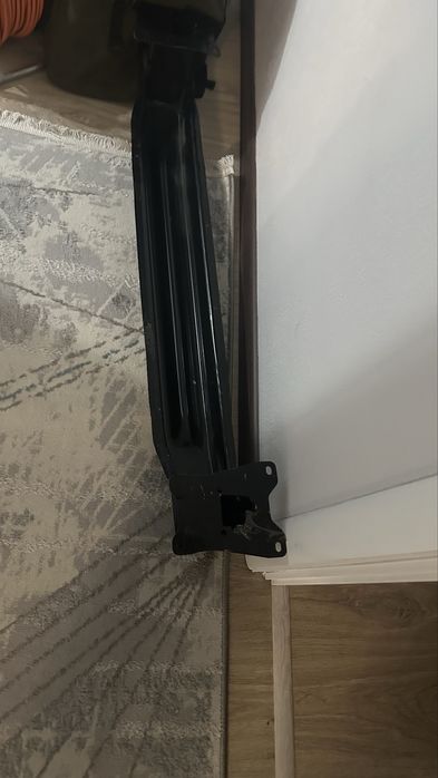 Задний усилитель бампера