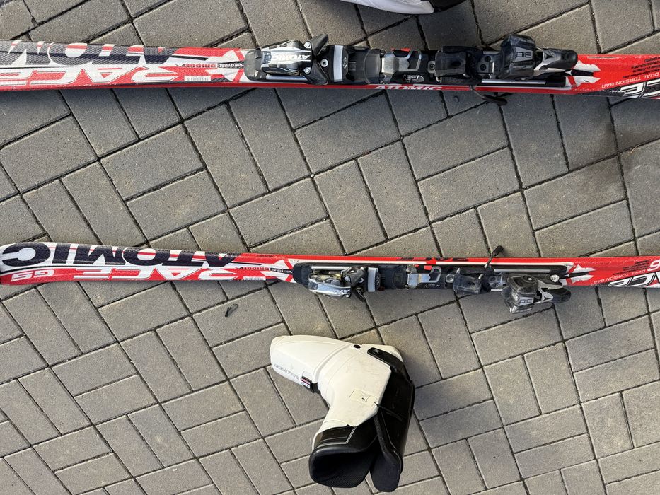Schiuri atomic 166 cm + clapari salomon 44-45