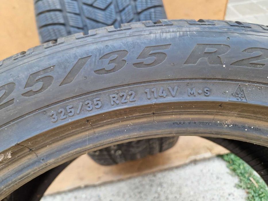 2 Pirelli R22 325/35 Зимни гуми  DOT3521