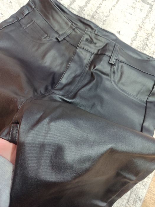 Чисто нов кожен панталон