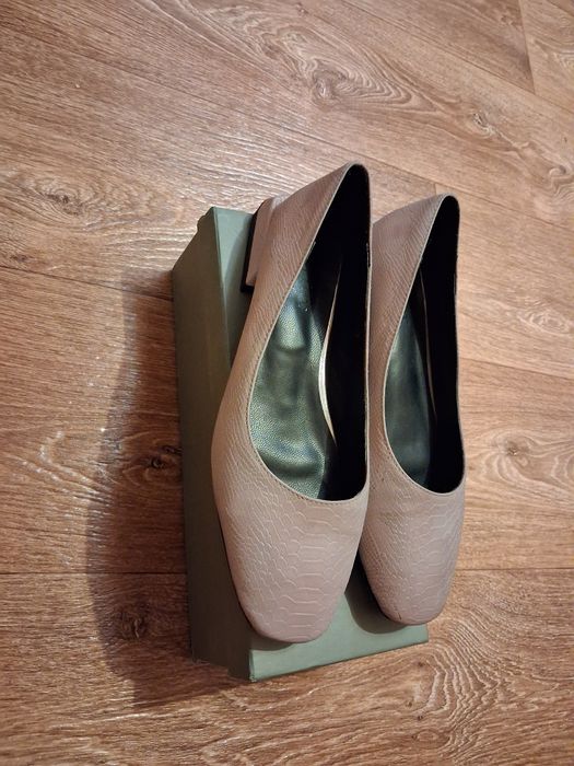 Туфлилер сатылады 9000 тг ден