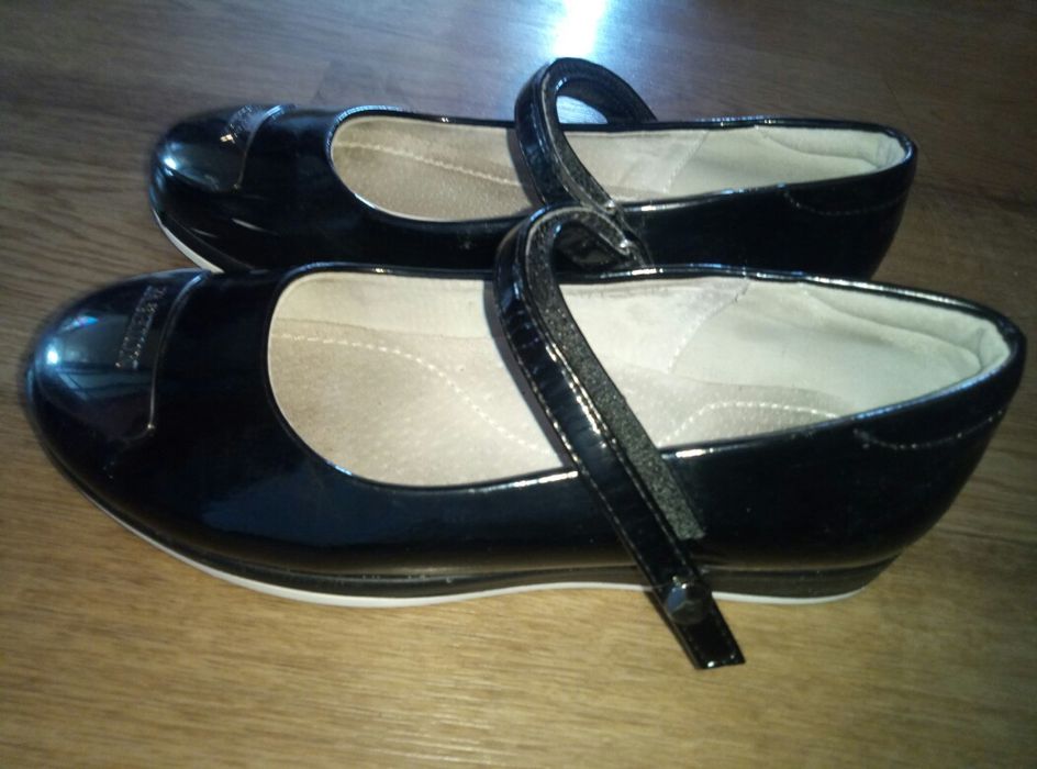 Продам обувь для девочек