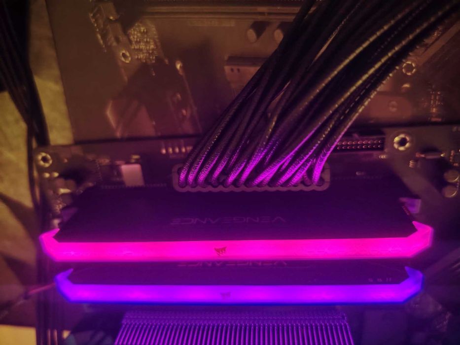 Рам памет Corsair VENGEANCE RGB PRO SL 32GB (2x16GB) DDR4 3200MHz