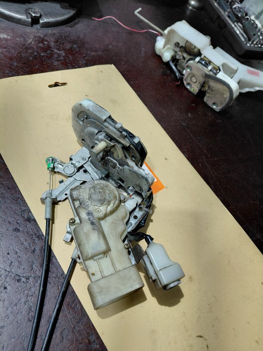 Дверные замки на лексус RX 300
