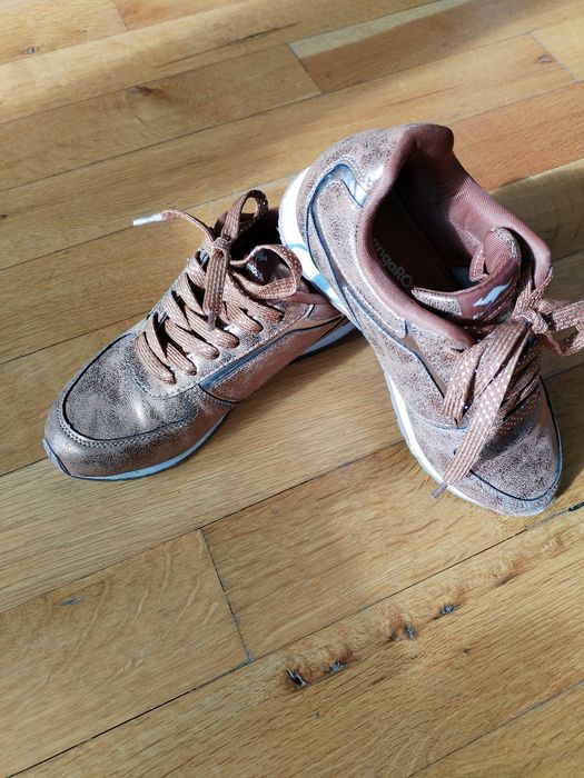 Нови маратонки KangaRoos, стелка 22.5