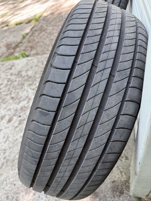 Продавам 4 летни гуми Michelin Primacy 4 215/60/17