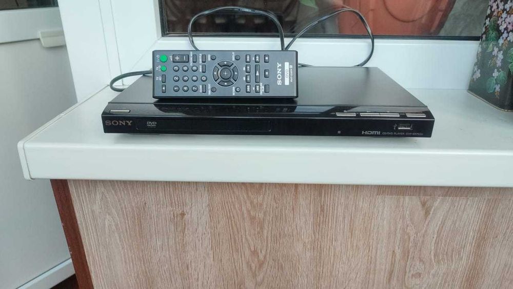 DVD-видеоплеер Sony DVP-SR750HP