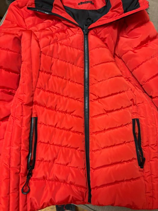 Яке kenvelo червено