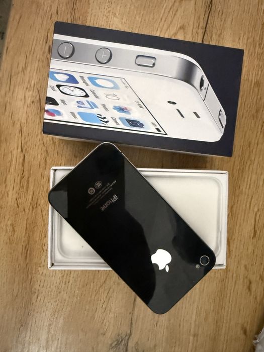 Айфон 4 идеальный состояние почти новый каробка документ есть