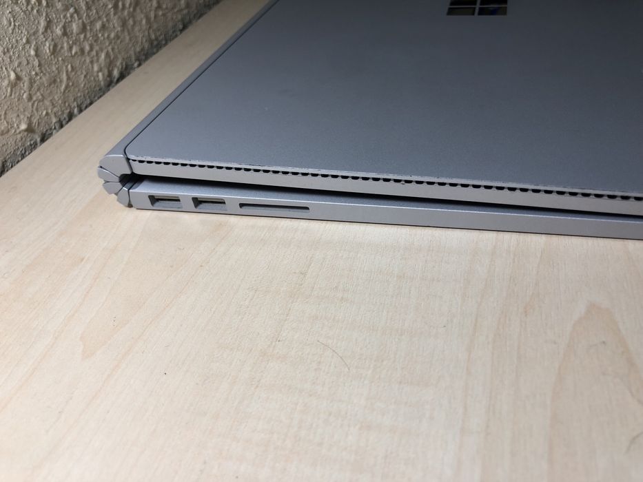 Планшет Microsoft Surface Book i5 8gb 128 ssd 13 дюймов без сенсора