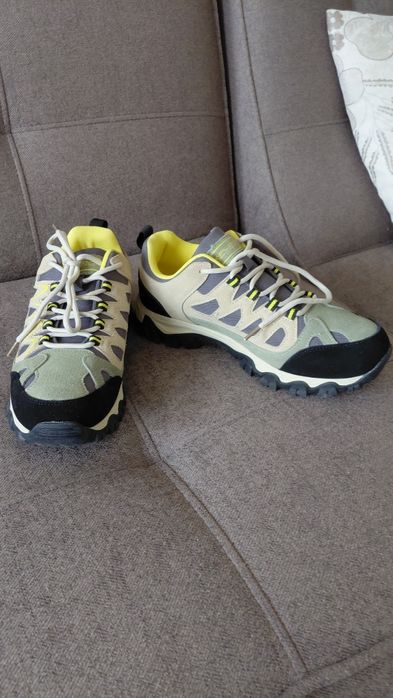 Кроссовки замшевые новые