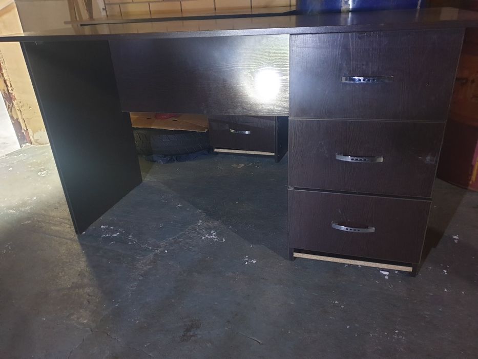 Срочно продам офисные столы