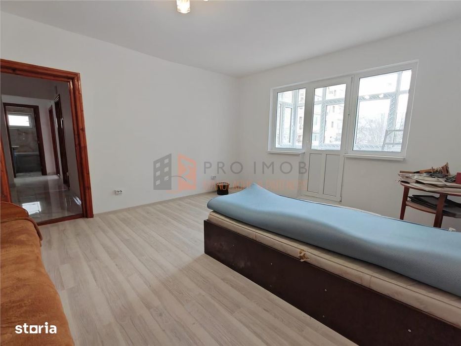 Apartament 3 camere cf 1 semidecomandat zona Micro 3