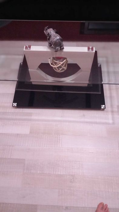 Стъклена холна маса