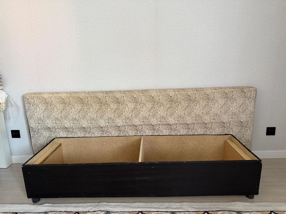 ДИВАН Б/У белый