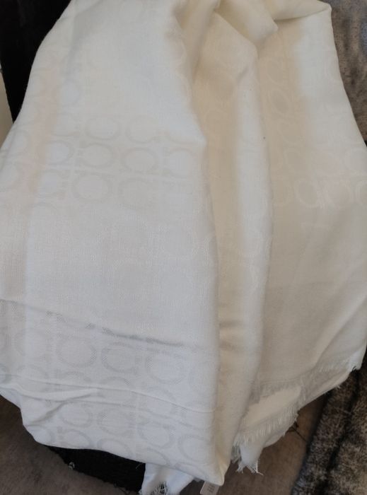 Salvatore Ferragamo Оригинални шалове