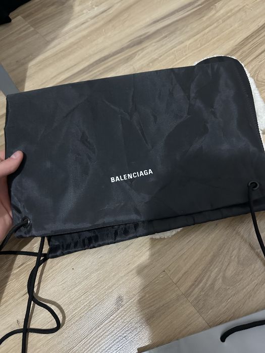 Balenciaga slides fur white