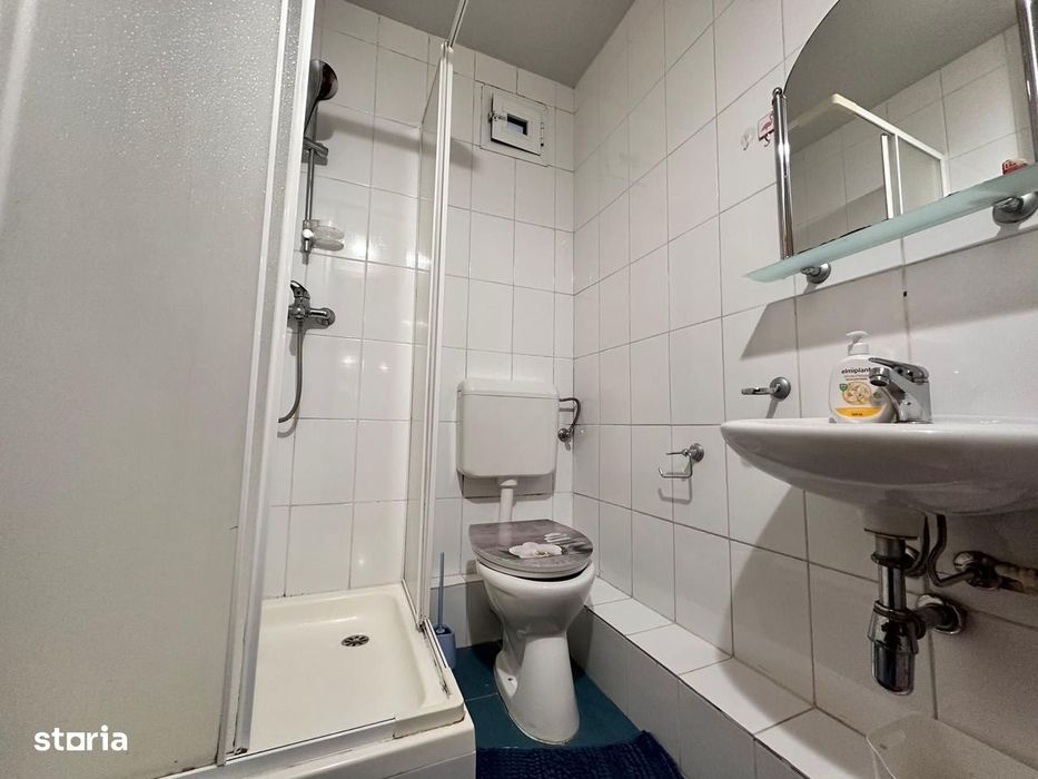 Apartament spatios 4 camere + parcare, pretabil ptr ERASMUS